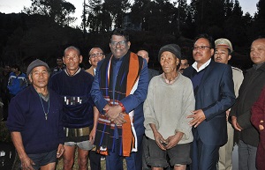 The Governor of Arunachal Pradesh Shri V. Shanmuganathan with the farmers of the Fish Seed Farm, Tarin at Ziro on 31st December 2016.